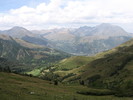 Montée : Col d'Azet depuis Bourisp, Commentaire : Panorama au sommet du Col d'Azet, en regardant vers l'Ouest. En face, la montée du Pla d'Adet