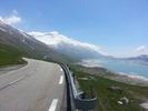 Author : francois44, Comment : Juste apres le sommet, la route contourne le lac avant de redescendre vers l'Italie