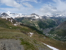 Montée : Col de l'Iseran depuis Bourg Saint Maurice, Commentaire : La station de Val d'Isère et le Pic de la Grande Motte