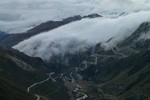 Author : kangooman, Comment : Gletsch dans le cul de vallée et sur la droite, les lacets du Grimselpass...