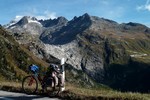 Author : kangooman, Comment : mon char à boeuf devant son altesse, le Furka pass...