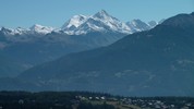 Author : kangooman, Comment : Au premier plan, les chalets de Crans Montana