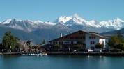 Auteur : kangooman, Reactie : le lac de Crans Montana... panorama sur les cîmes ( éternellement) enneigées. La région est truffée de sommets à 4000m et plus...

Un régal.