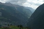 Author : kangooman, Comment : Depuis Törbel (à mi-distance du Moosalp), on aperçoit cette vallée qui permet l'accès à Saas Fee et le lac de Mattmark...