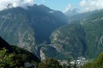 Author : kangooman, Comment : depuis la route d'Alesse, on aperçoit les gorges du Trient, le pont, et les lacets des Marécottes ( la station est à droite)...
