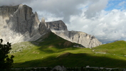 Auteur : zebulon, Commentaire : Passo Sella. Vue du début de la descente vers le Val Gardena