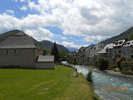 Montée : Col de Peyresourde depuis Avajan, Commentaire : Arreau. Le pont en arrière plan, c'est le pied de la montée.