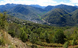 Auteur : Baretous, Commentaire : Vue sur Ax-les-Thermes. En jaune la route vers Ax-Bonascre-3 domaines. En vert celle d'Envalira (déviation en cours d'aménagement en 2014).