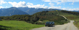 Auteur : Baretous, Commentaire : Sommet du col. Pour un panorama encore plus vaste, on peut pousser à VTT ou à pied jusqu'au Signal de Chioula (point jaune, 80 m de dénivelé)