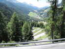 Montée : Pass Umbrail depuis Santa Maria de Val Müstair, Commentaire : Les lacets au milieu des mélèzes au-dessus de Santa Maria de Val Mustair